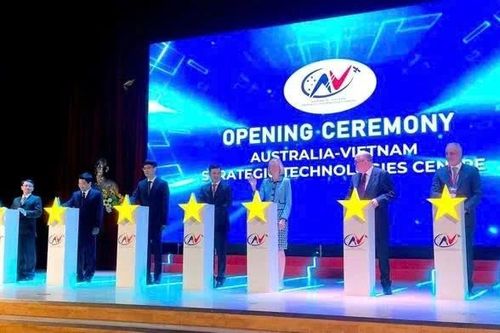 Ra mắt trung tâm ứng dụng và phát triển các công nghệ chiến lược