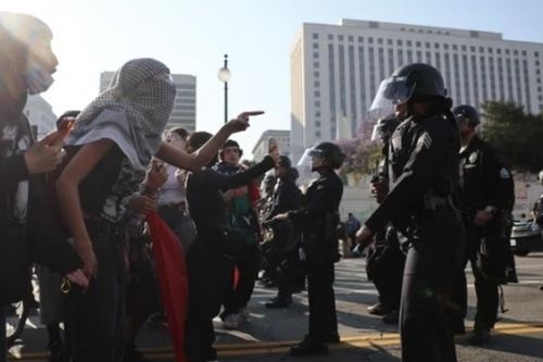 Los Angeles ban bố tình trạng khẩn cấp, áp đặt giới nghiêm tại trung tâm thành phố