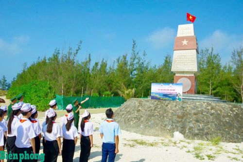 Vun đắp tình yêu Tổ quốc qua những 'Tiết học biên giới, hải đảo'