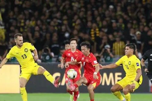 Thấy gì từ chính sách nhập tịch cầu thủ của Việt Nam và các nước Đông Nam Á?