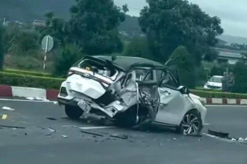 Xe khách va chạm ô tô con trên cao tốc Liên Khương–Prenn, gia đình 5 người gặp nạn