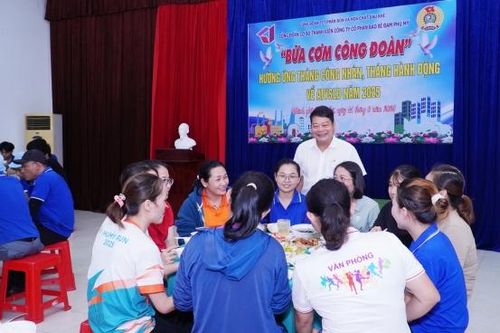 Chăm lo, sẻ chia từ 'Bữa cơm Công đoàn' chất lượng