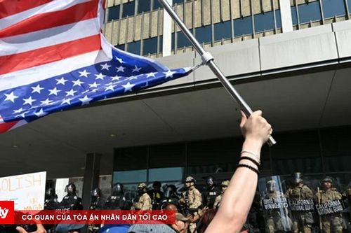 California kiện việc đưa 700 lính thủy quân lục chiến đến Los Angeles