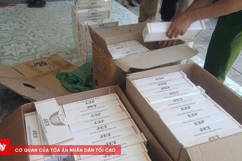 Khởi tố hai đối tượng buôn bán hàng cấm