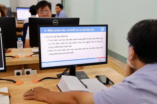 Chủ tịch Bình Định: Cán bộ phải thành thạo nền tảng số, thích ứng với công nghệ