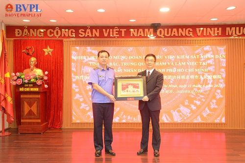 Đoàn đại biểu VKSND tỉnh Hà Bắc, Trung Quốc thăm và làm việc với VKSND TP Hồ Chí Minh