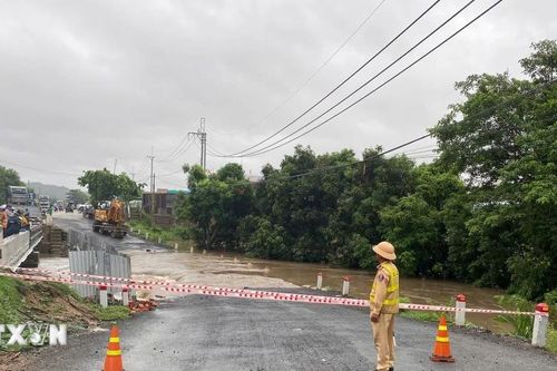 Gia Lai: Mưa lớn kéo dài chia cắt Quốc lộ 25, nhiều địa phương bị cô lập
