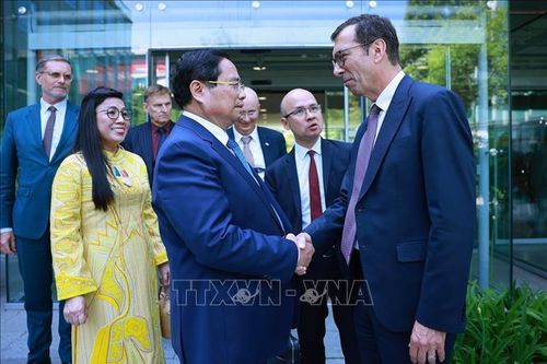 Thủ tướng Phạm Minh Chính đề nghị phía Pháp chia sẻ, hỗ trợ Việt Nam phát triển công nghiệp đường sắt