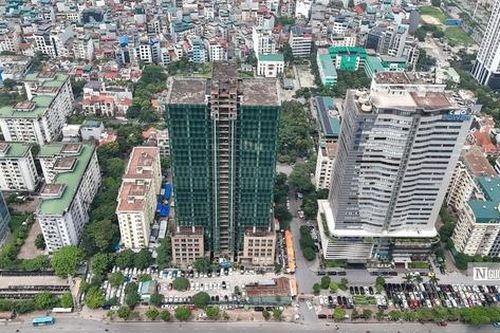 Cận cảnh tòa tháp cao 27 tầng bỏ hoang hơn chục năm giữa lòng Hà Nội