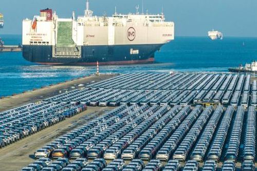 Ô tô nhập khẩu vào Mỹ giảm 70% do thuế mới