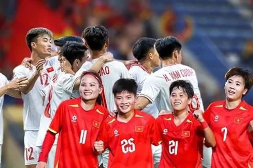 Bóng đá Việt Nam tấp nập sân chơi quốc tế