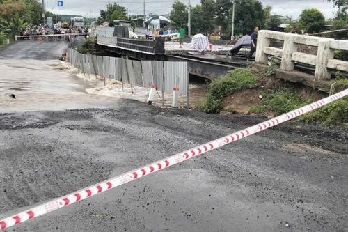 Gia Lai: Quốc lộ 25 đoạn qua xã Ayun Hạ bị chia cắt do mưa lớn kéo dài