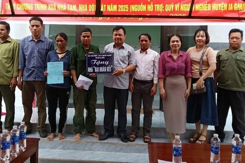 Ia Grai bàn giao nhà 'Đại đoàn kết' cho hộ nghèo