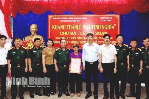 Khánh thành nhà tình nghĩa cho gia đình thân nhân liệt sĩ