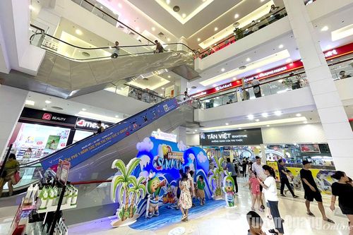 Phát triển hạ tầng thương mại văn minh, hiện đại