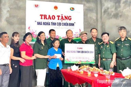 Trao 'Nhà nghĩa tình cựu chiến binh' ở xã Yên Nguyên