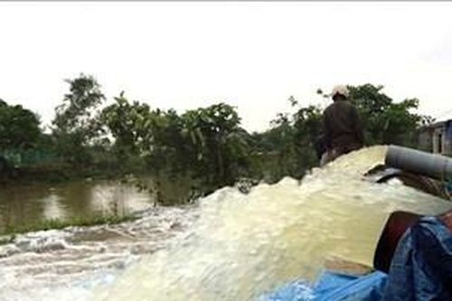 Các địa phương chủ động bơm tiêu úng diện tích lúa bị ngập