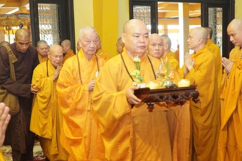 Đức Pháp chủ quang lâm giáo giới chư Tăng trong Lễ tác pháp an cư tại tổ đình Vĩnh Nghiêm (Q.3, TP.HCM)
