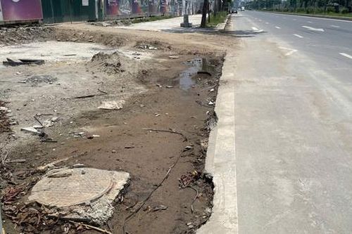 Hà Nội: Tuyến đường mới ở quận Long Biên vừa khai thác đã xuống cấp