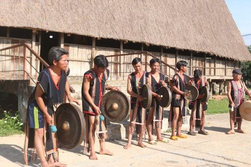 Câu lạc bộ văn hóa dân gian - Điểm tựa lan tỏa mạch nguồn văn hóa dân tộc tại Kon Tum