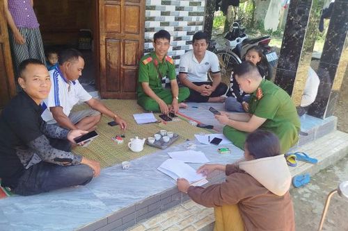 Thực hiện hiệu quả '3 bám, 4 cùng' với dân
