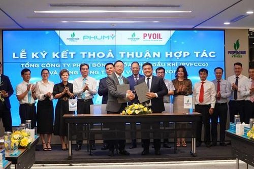 PVFCCo - Phú Mỹ và PVOIL ký kết thỏa thuận hợp tác trong lĩnh vực dịch vụ, thương mại và hóa chất