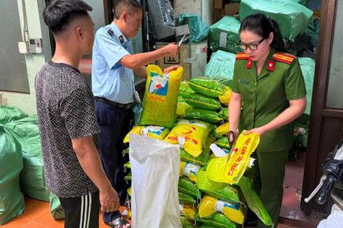 Quản lý thị trường Hà Nội: Xử phạt và buộc tiêu hủy bao bì xâm phạm nhãn hiệu gạo ST25