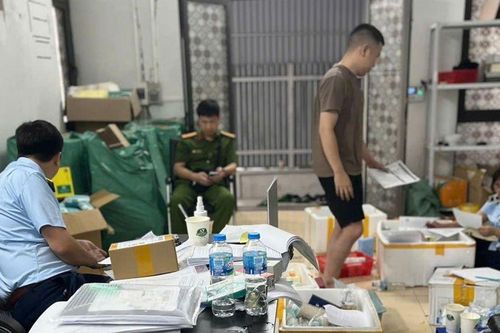 Hà Nội: Kiểm tra 4 cơ sở kinh doanh mỹ phẩm, thu giữ gần 3.500 sản phẩm vi phạm