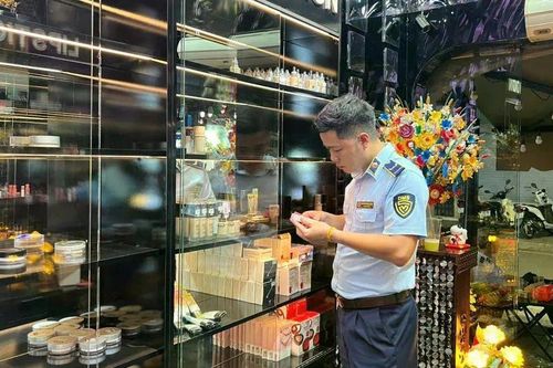 Hà Nội: Công bố loạt mỹ phẩm nhập lậu tại cửa hàng của Công ty TNHH Sản xuất và Đầu tư TINA LÊ Make up