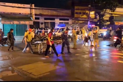 Hai xe máy cùng lao vào nhà dân, 2 người tử vong