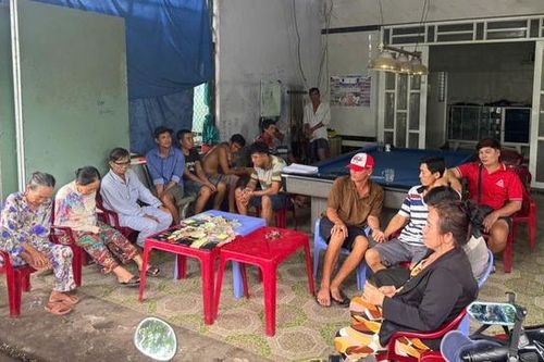 'Theo dõi đá gà qua mạng, thắng thua bằng tiền', công an tạm giữ 26 đối tượng