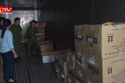 Phát hiện hơn 11 tấn thực phẩm đông lạnh không rõ nguồn gốc