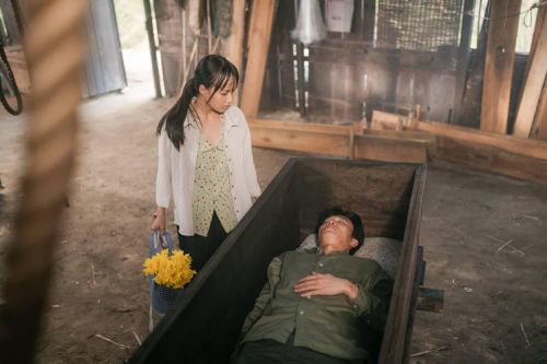 Quốc Trường nhớ đời với trải nghiệm nằm trong quan tài khi đóng phim