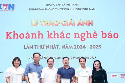 Khai mạc triển lãm và trao giải cuộc thi 'Khoảnh khắc nghề báo'