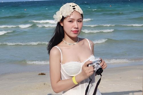 Bikini, váy xuyên thấu đón hè của hot girl thể thao Việt