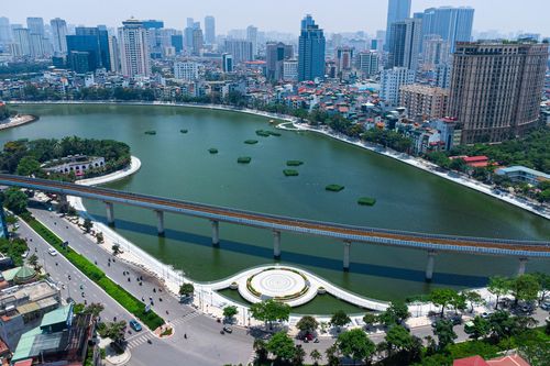 Toàn cảnh hồ Hoàng Cầu sau gần một năm cải tạo