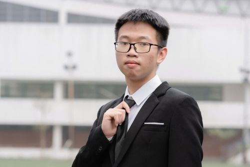 Nam sinh đạt 10 điểm chuyên Tin vào trường chuyên Tự nhiên