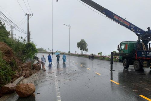 Tạm dừng đón khách đến bán đảo Sơn Trà