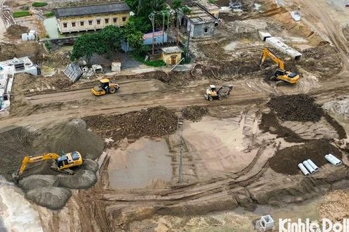 Toàn cảnh công trường thi công cầu Tứ Liên tại huyện Đông Anh