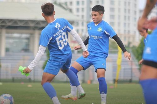 Đá trận 'chung kết' tại Ninh Bình, đội bóng của Công Phượng gặp khó