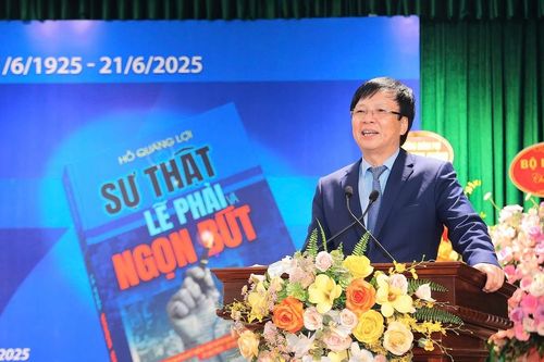 Ra mắt sách 'Sự thật, lẽ phải và ngọn bút' của nhà báo Hồ Quang Lợi