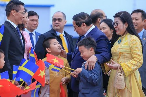 Thủ tướng Phạm Minh Chính tới Stockholm, bắt đầu thăm chính thức Thụy Điển