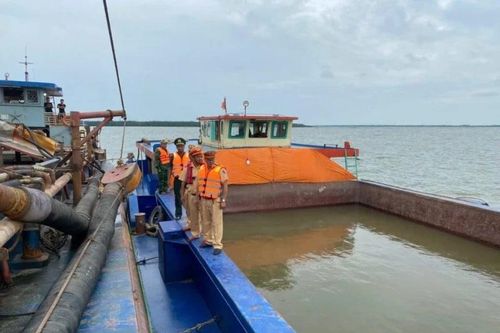 Thủy đoàn II bắt giữ nhiều phương tiện vận chuyển, khai thác cát trái phép