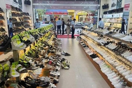Bắt tạm giam đối tượng buôn lậu, đồ thời trang nhái thương hiệu nổi tiếng