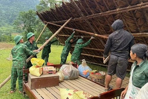 Chung sức tháo dỡ nhà cũ, xây nhà mới cho đồng bào Đan Lai