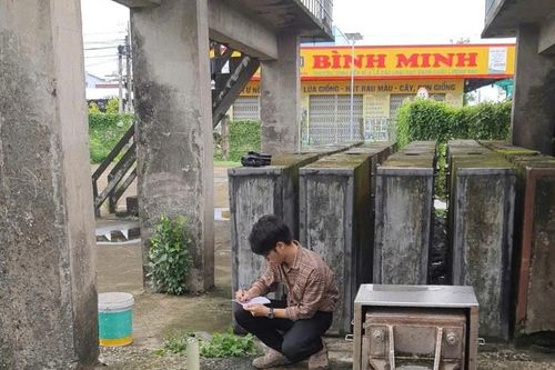 Kiểm tra chất lượng nước tại hệ thống công trình thủy lợi Quản Lộ Phụng Hiệp
