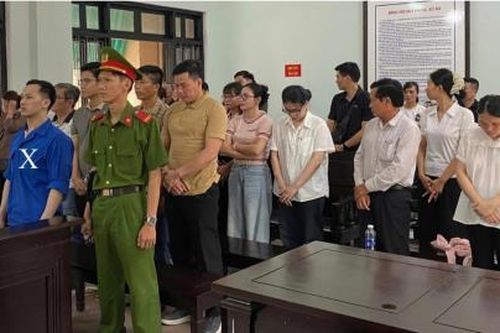 Cấu kết làm giả giấy tờ để đưa người xuất cảnh trái phép, giám đốc doanh nghiệp cùng đồng bọn lãnh án