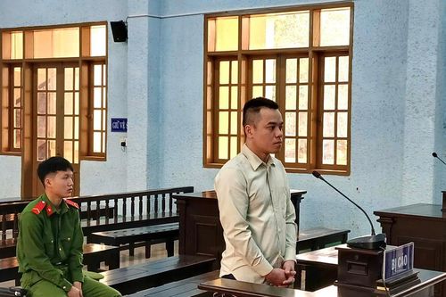 Cầm dao chém bạn vì nhậu mà không mời
