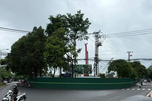 Doanh nghiệp ngang nhiên quây tôn rào vỉa hè để làm dự án
