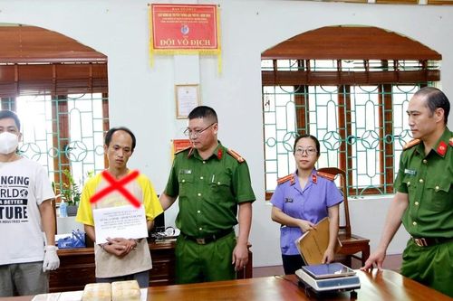 Bắt đối tượng mua bán vận chuyển số lượng lớn ma túy